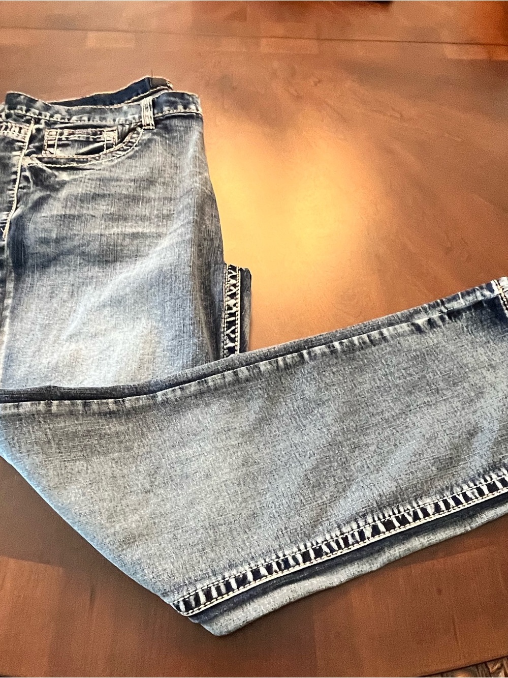 Relaxed Light Blue Men's Denim Jeans - Comfortable Everyday Fit